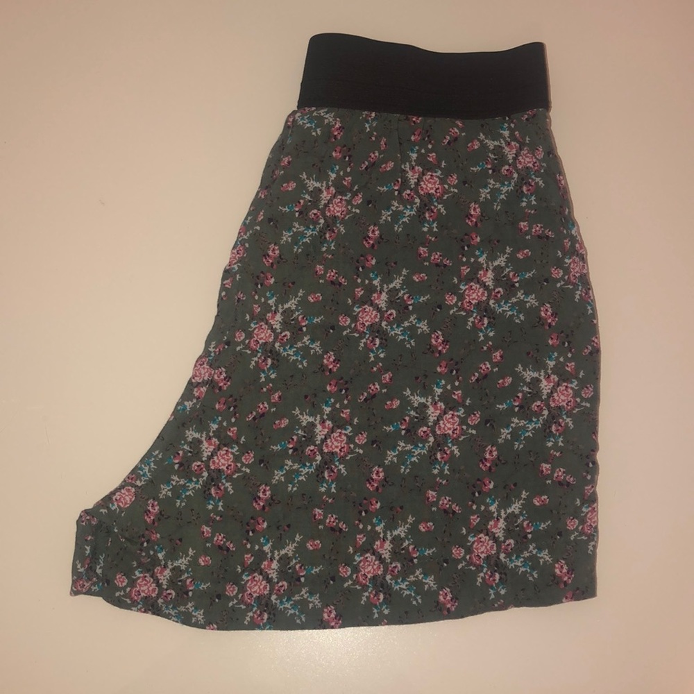 DASH Shorts - Small - Picture 2 of 2
